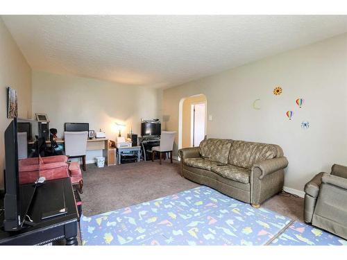 1721 14 Avenue South, Lethbridge, AB - Indoor Photo Showing Living Room