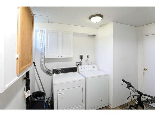 1721 14 Avenue South, Lethbridge, AB - Indoor Photo Showing Laundry Room