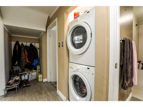 1721 14 Avenue South, Lethbridge, AB - Indoor Photo Showing Laundry Room