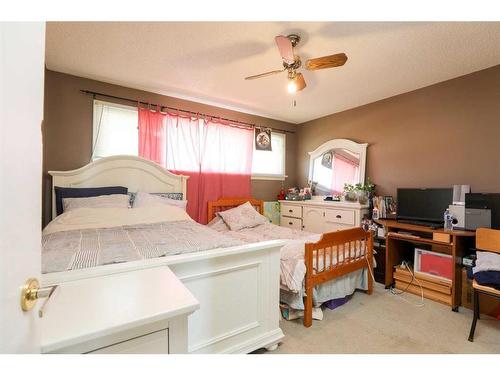 1721 14 Avenue South, Lethbridge, AB - Indoor Photo Showing Bedroom