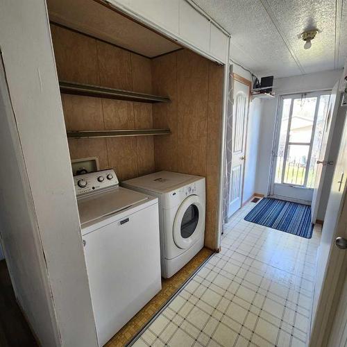 5303 54 Street, Taber, AB - Indoor Photo Showing Laundry Room