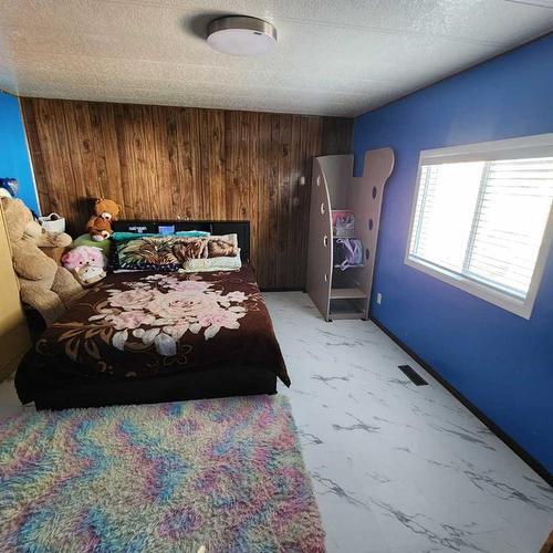 5303 54 Street, Taber, AB - Indoor Photo Showing Bedroom