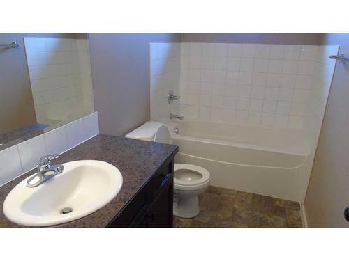 653 19 Street, Fort Macleod, AB - Indoor Photo Showing Bathroom