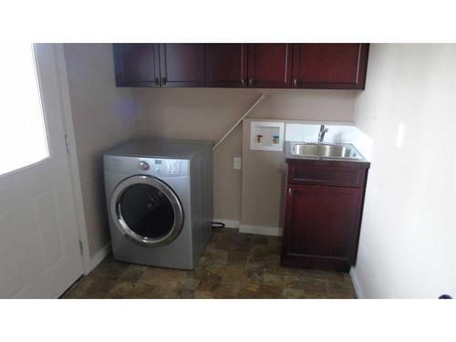 653 19 Street, Fort Macleod, AB - Indoor Photo Showing Laundry Room
