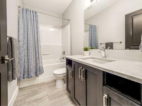 202 Canyon Estates Way West, Lethbridge, AB - Indoor Photo Showing Bathroom