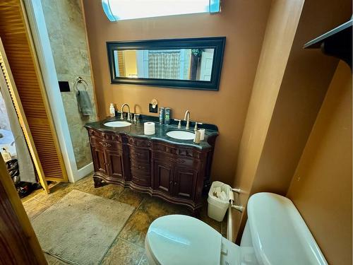 436 22 Street, Fort Macleod, AB - Indoor Photo Showing Bathroom
