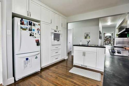 229 2 Street South, Lomond, AB - Indoor Photo Showing Kitchen