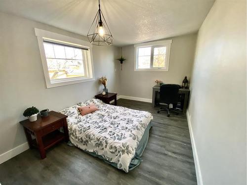 352 22 Street, Fort Macleod, AB - Indoor Photo Showing Bedroom
