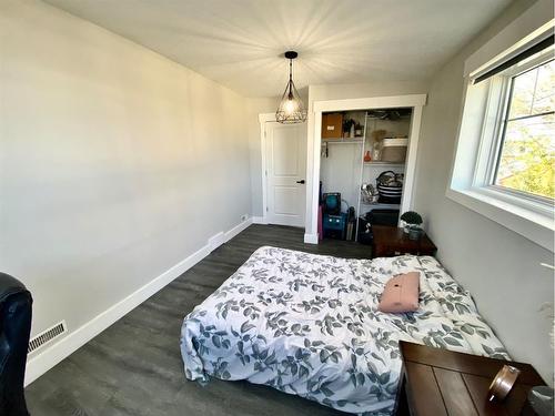 352 22 Street, Fort Macleod, AB - Indoor Photo Showing Bedroom