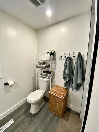 352 22 Street, Fort Macleod, AB - Indoor Photo Showing Bathroom