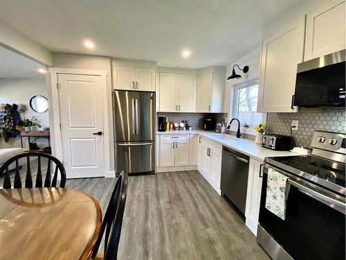 352 22 Street, Fort Macleod, AB - Indoor Photo Showing Kitchen