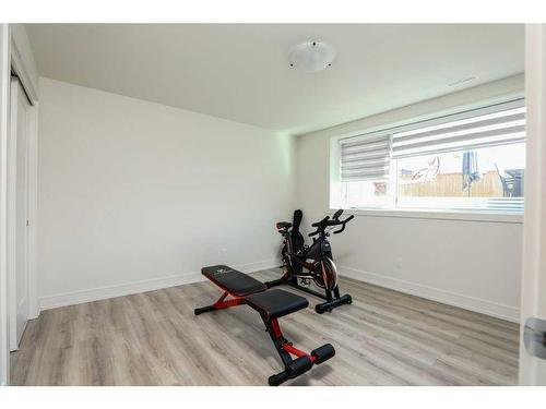 309 Lynx Road North, Lethbridge, AB - Indoor Photo Showing Gym Room