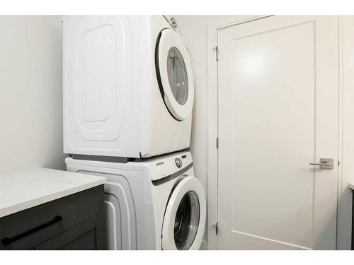 309 Lynx Road North, Lethbridge, AB - Indoor Photo Showing Laundry Room