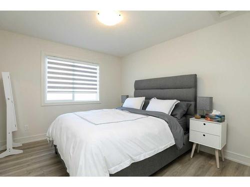 309 Lynx Road North, Lethbridge, AB - Indoor Photo Showing Bedroom