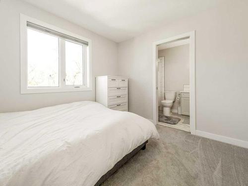 960 11 Street South, Lethbridge, AB - Indoor Photo Showing Bedroom