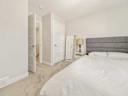 960 11 Street South, Lethbridge, AB - Indoor Photo Showing Bedroom