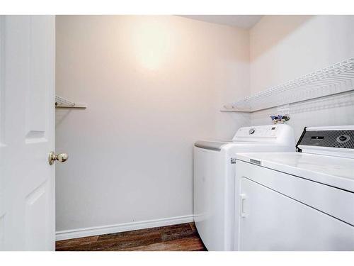 303-620 Columbia Boulevard West, Lethbridge, AB - Indoor Photo Showing Laundry Room