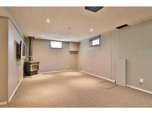 308 8 Street West, Cardston, AB - Indoor Photo Showing Basement