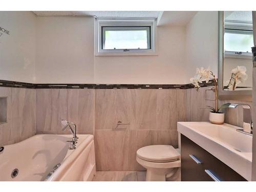 308 8 Street West, Cardston, AB - Indoor Photo Showing Bathroom