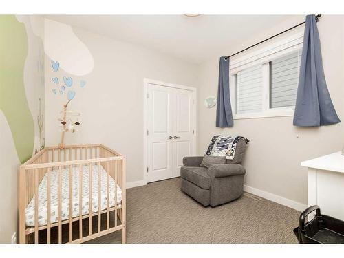 905 Atlantic Cove West, Lethbridge, AB - Indoor Photo Showing Bedroom