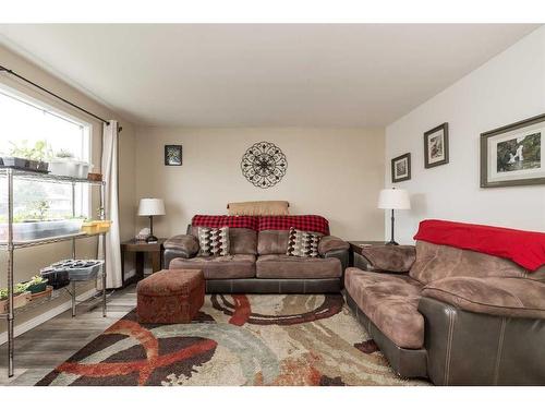1304 20 Avenue, Coaldale, AB - Indoor Photo Showing Living Room