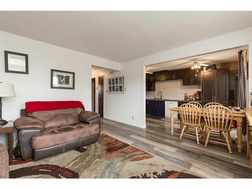 1304 20 Avenue, Coaldale, AB - Indoor Photo Showing Living Room