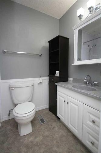 4803 59 Ave., Taber, AB - Indoor Photo Showing Bathroom