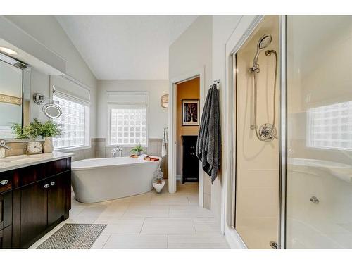 2905 48 Avenue South, Lethbridge, AB - Indoor Photo Showing Bathroom