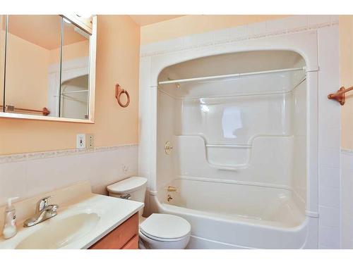 1110 11 Avenue North, Lethbridge, AB - Indoor Photo Showing Bathroom