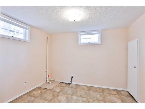 1110 11 Avenue North, Lethbridge, AB - Indoor Photo Showing Other Room