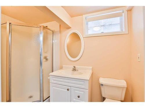 1110 11 Avenue North, Lethbridge, AB - Indoor Photo Showing Bathroom