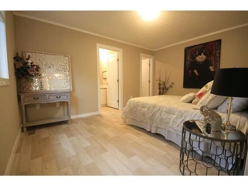10 Meadows Crescent, Taber, AB - Indoor Photo Showing Bedroom