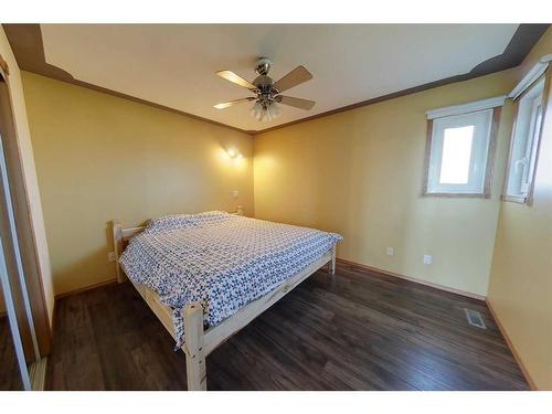 40126 Range Road 264, Rural Lacombe County, AB - Indoor Photo Showing Bedroom