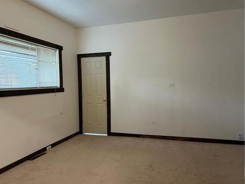 136 S 1 Street West, Magrath, AB - Indoor Photo Showing Other Room