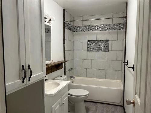 136 S 1 Street West, Magrath, AB - Indoor Photo Showing Bathroom