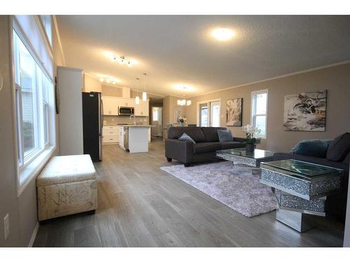 7049 48 Street, Taber, AB - Indoor Photo Showing Living Room