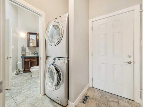 419 Dieppe Boulevard South, Lethbridge, AB - Indoor Photo Showing Laundry Room