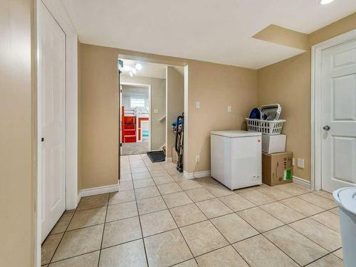 169 Lakhota Crescent West, Lethbridge, AB - Indoor Photo Showing Laundry Room