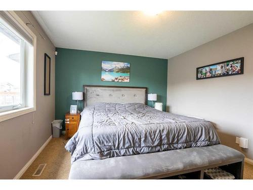 138 Silkstone Road West, Lethbridge, AB - Indoor Photo Showing Bedroom