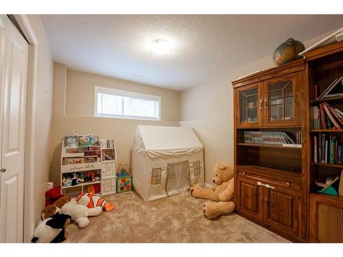 138 Silkstone Road West, Lethbridge, AB - Indoor Photo Showing Other Room