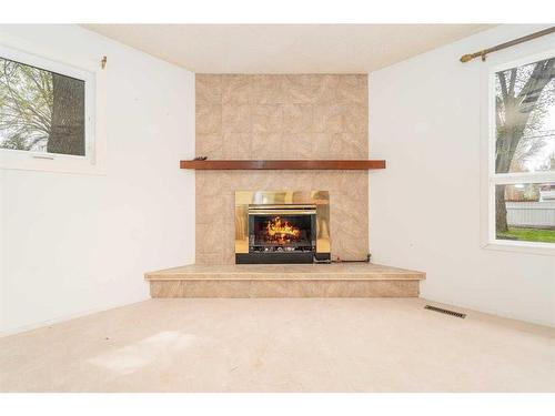 542 12 Street North, Lethbridge, AB - Indoor Photo Showing Living Room With Fireplace