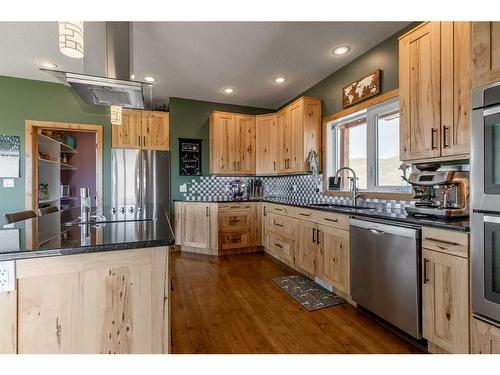 9205 Range Road 1-4, Rural Pincher Creek No. 9, M.D. Of, AB - Indoor Photo Showing Kitchen