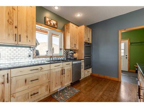 9205 Range Road 1-4, Rural Pincher Creek No. 9, M.D. Of, AB - Indoor Photo Showing Kitchen