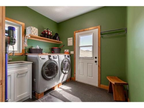 9205 Range Road 1-4, Rural Pincher Creek No. 9, M.D. Of, AB - Indoor Photo Showing Laundry Room