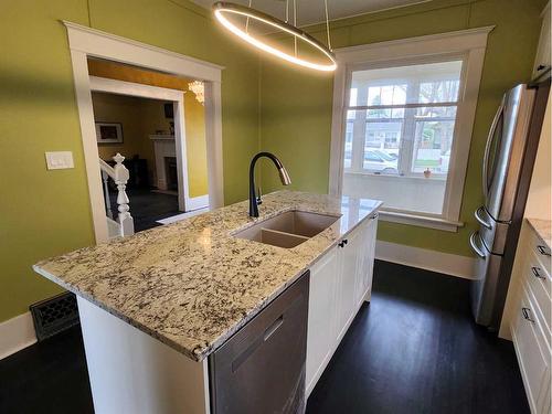 419 12C Street North, Lethbridge, AB - Indoor Photo Showing Kitchen With Double Sink With Upgraded Kitchen