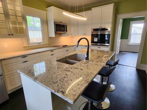 419 12C Street North, Lethbridge, AB - Indoor Photo Showing Kitchen With Double Sink With Upgraded Kitchen