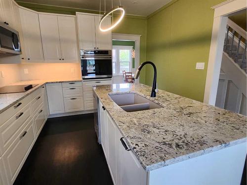 419 12C Street North, Lethbridge, AB - Indoor Photo Showing Kitchen With Double Sink With Upgraded Kitchen