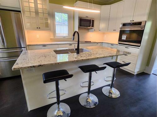 419 12C Street North, Lethbridge, AB - Indoor Photo Showing Kitchen With Upgraded Kitchen