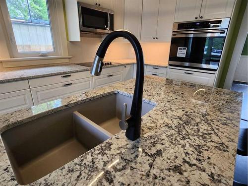 419 12C Street North, Lethbridge, AB - Indoor Photo Showing Kitchen