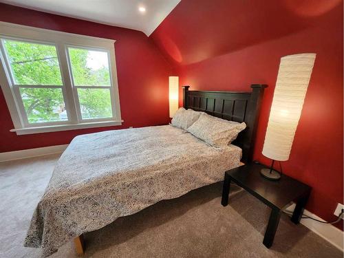 419 12C Street North, Lethbridge, AB - Indoor Photo Showing Bedroom